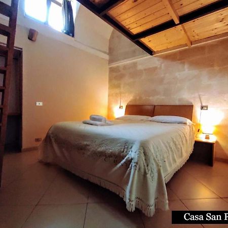 מטרה Cave Rooms Sassi מראה חיצוני תמונה