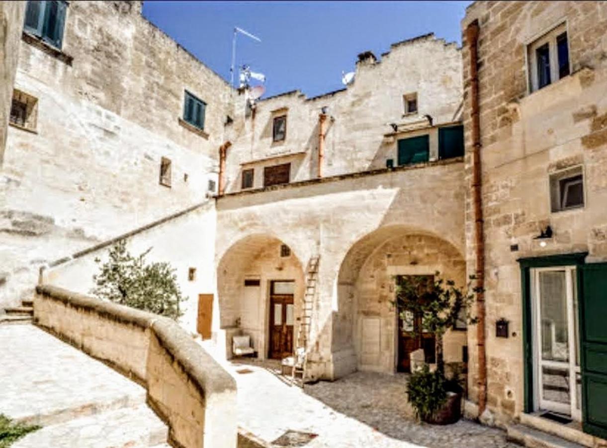 מטרה Cave Rooms Sassi מראה חיצוני תמונה