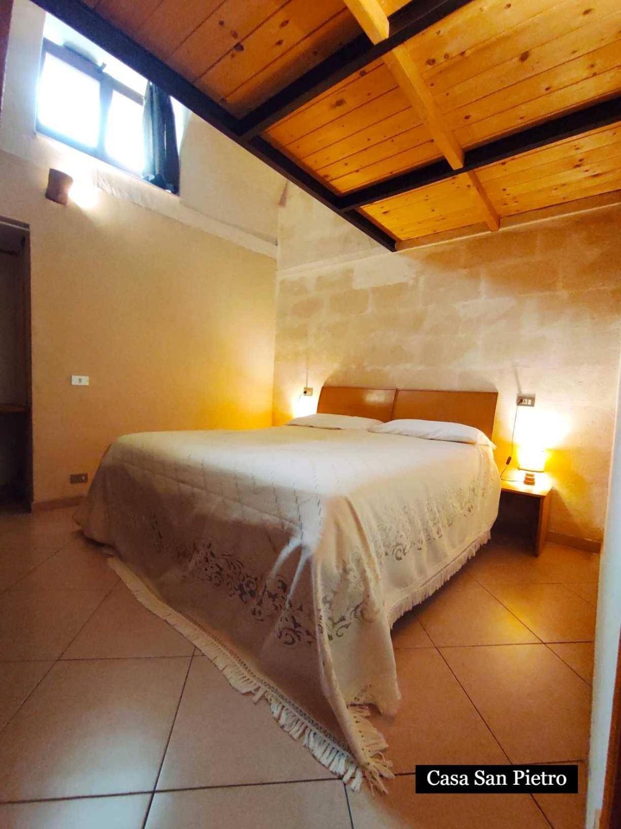 מטרה Cave Rooms Sassi מראה חיצוני תמונה