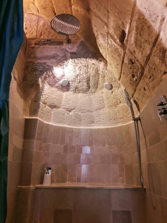 מטרה Cave Rooms Sassi מראה חיצוני תמונה
