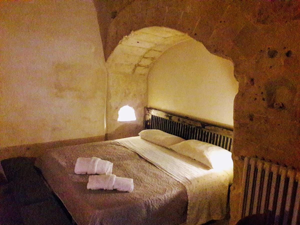 מטרה Cave Rooms Sassi מראה חיצוני תמונה